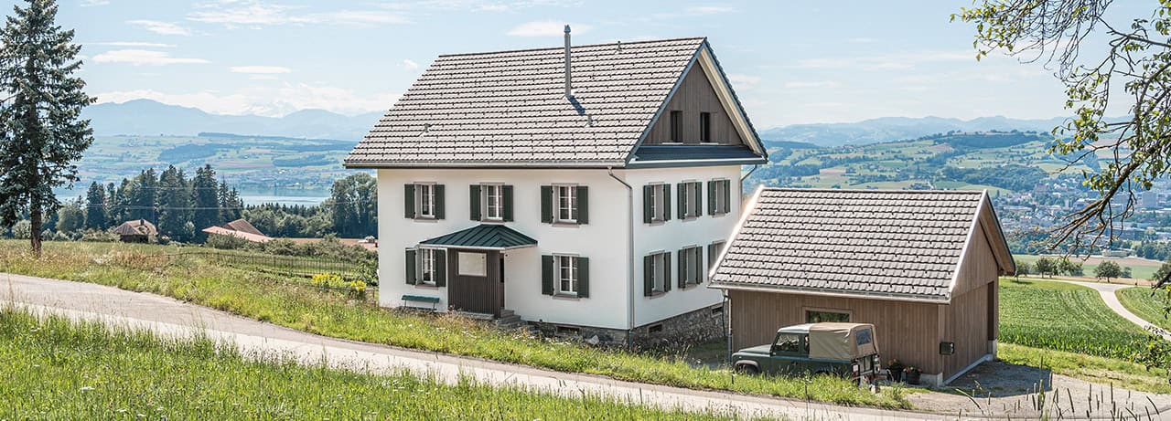 Ein stilvoll saniertes Gebäude der Dubach Holzbau AG.